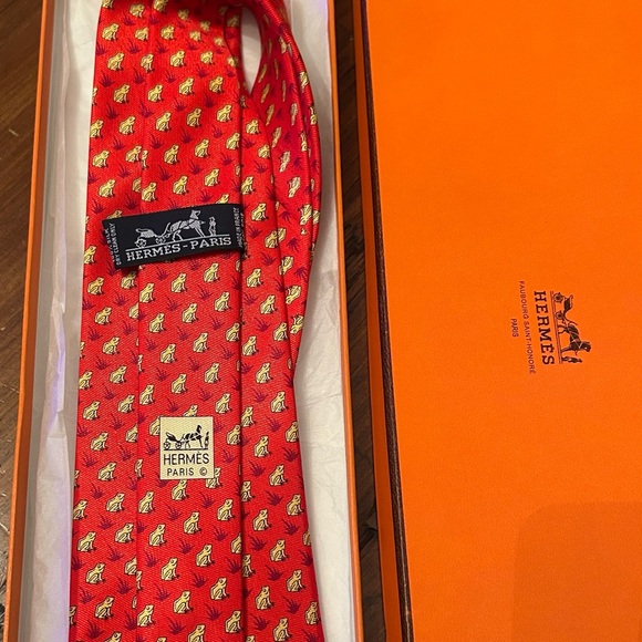NIB Hermes Paris Silk Necktie with Frogs - Picture 4 of 10